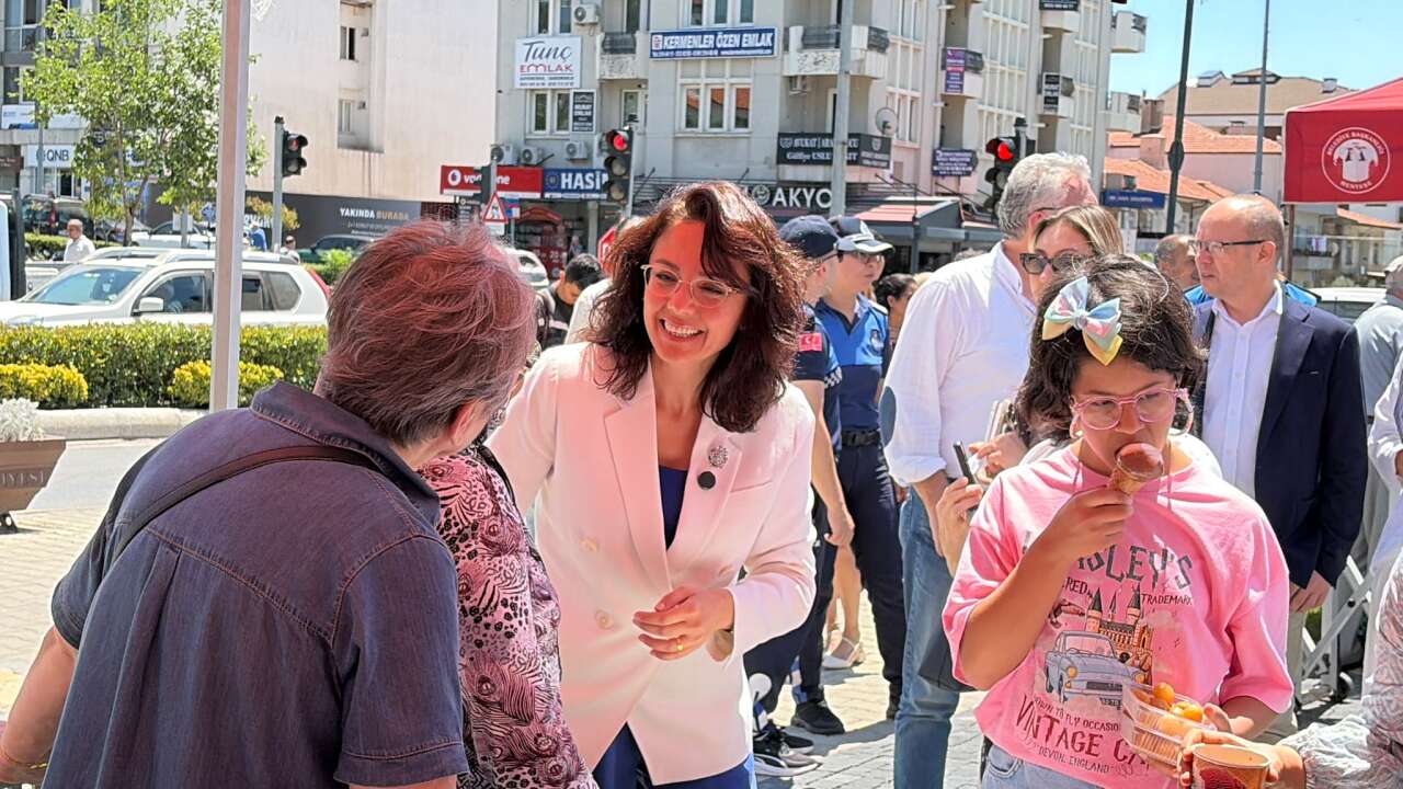 Menteşe’de Aşure Bereketi Paylaşıldı: Başkan Gonca Köksal Aras Vatandaşlarla Bir Araya Geldi 5